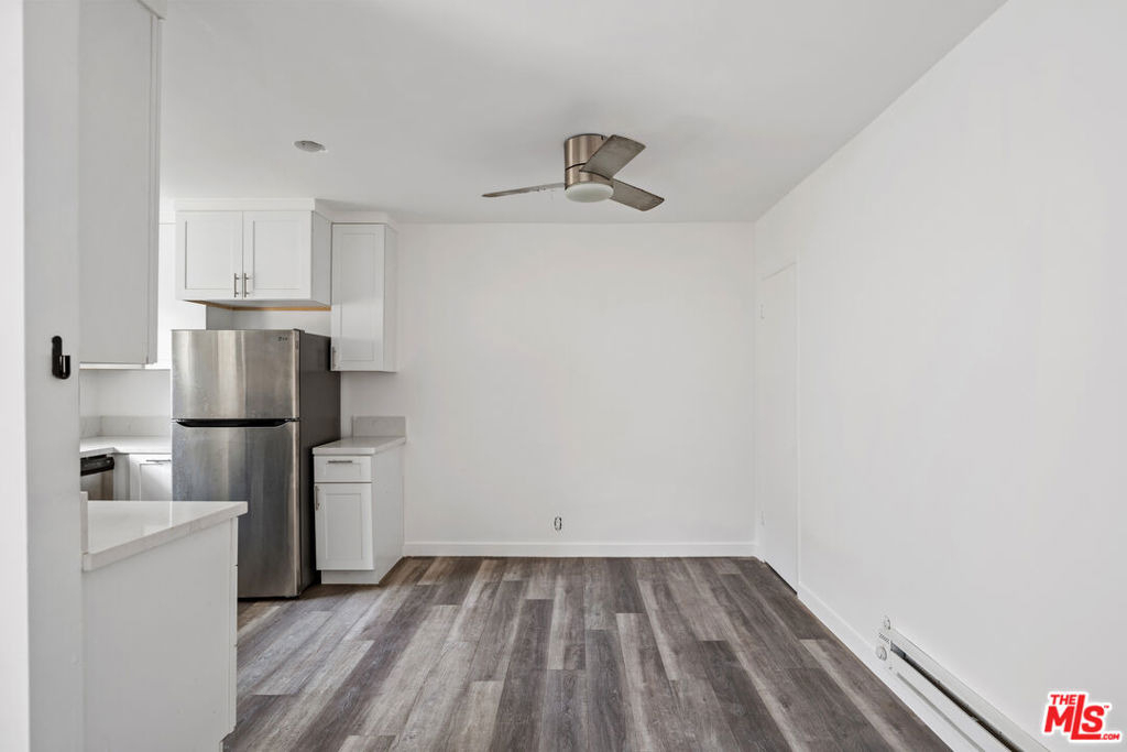 733 N Hayworth Avenue - Photo 16