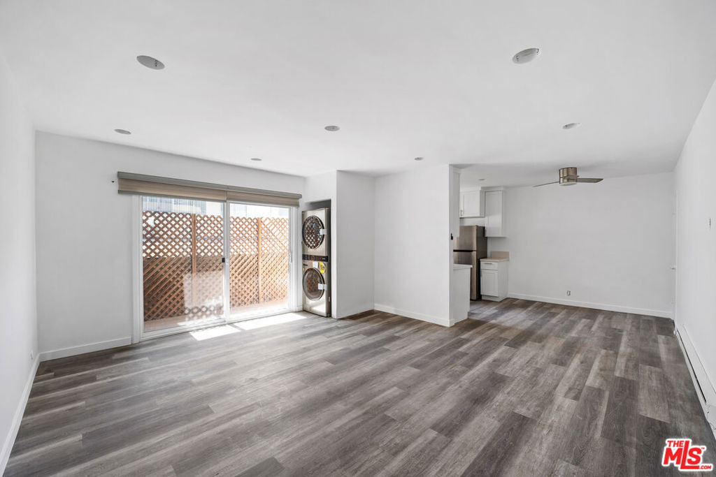 733 N Hayworth Avenue - Photo 20