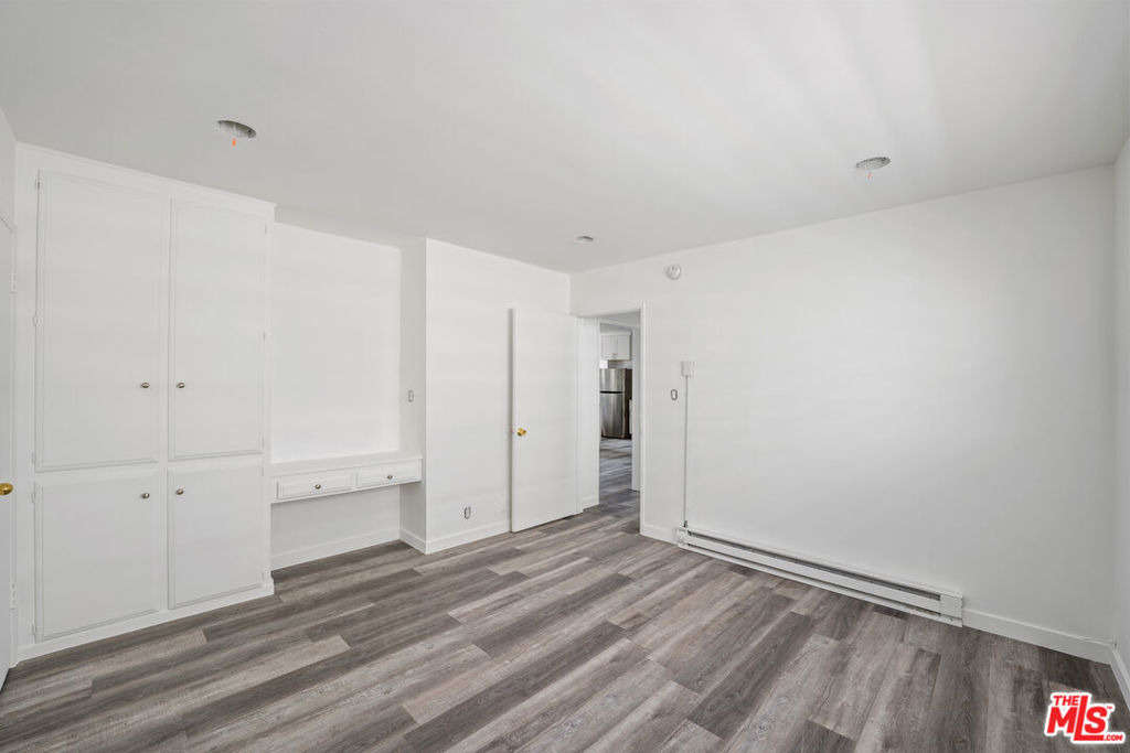 733 N Hayworth Avenue - Photo 19