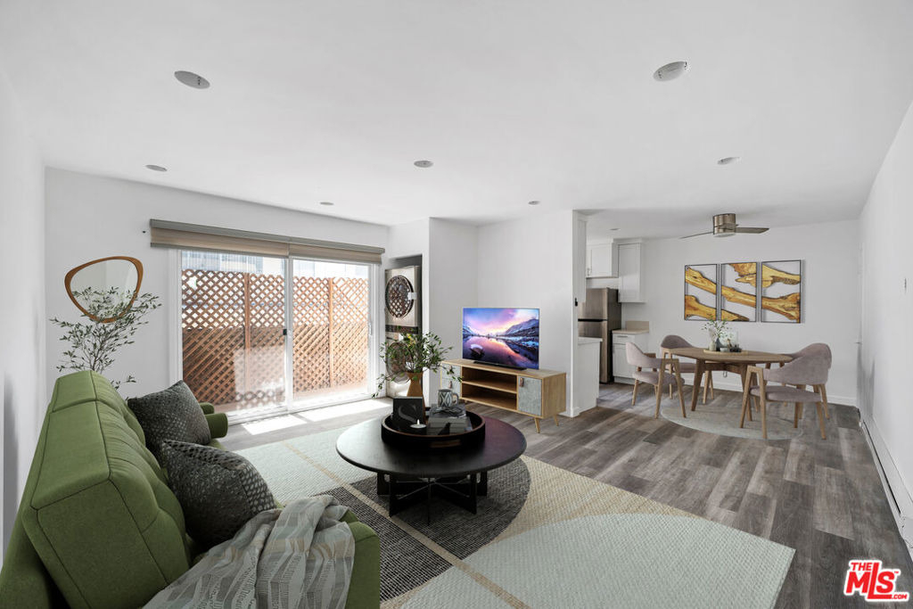 733 N Hayworth Avenue - Photo 0