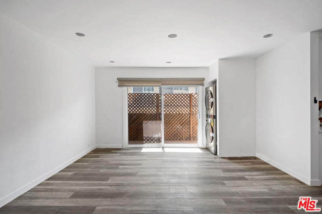 733 N Hayworth Avenue - Photo 21