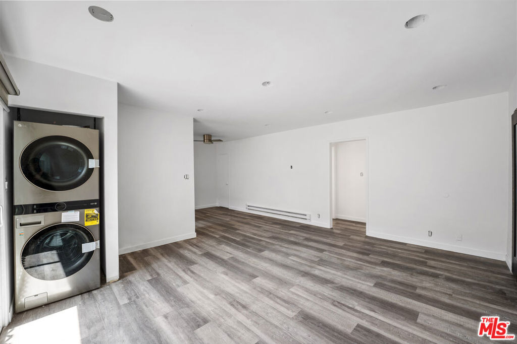 733 N Hayworth Avenue - Photo 13