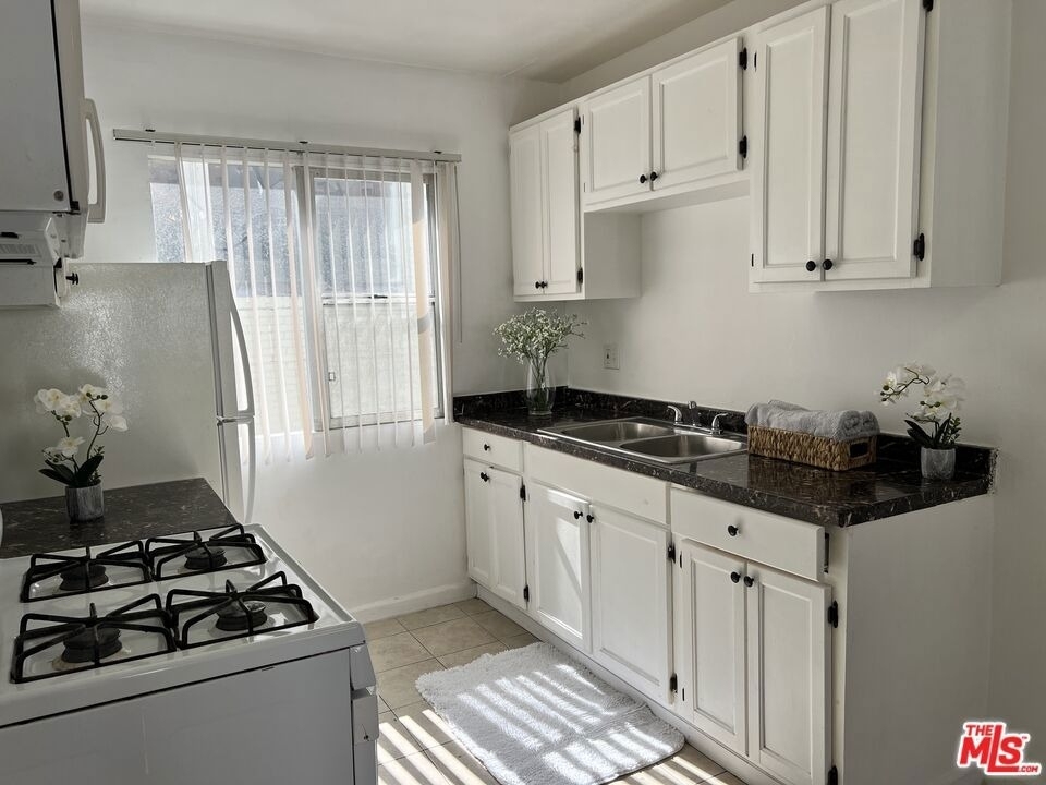 1330 S Wilton Place - Photo 1