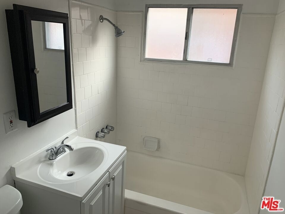 1330 S Wilton Place - Photo 10