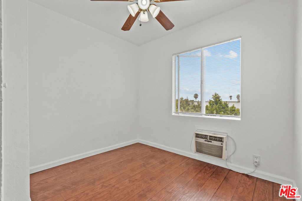 1540 N Fuller Avenue - Photo 9
