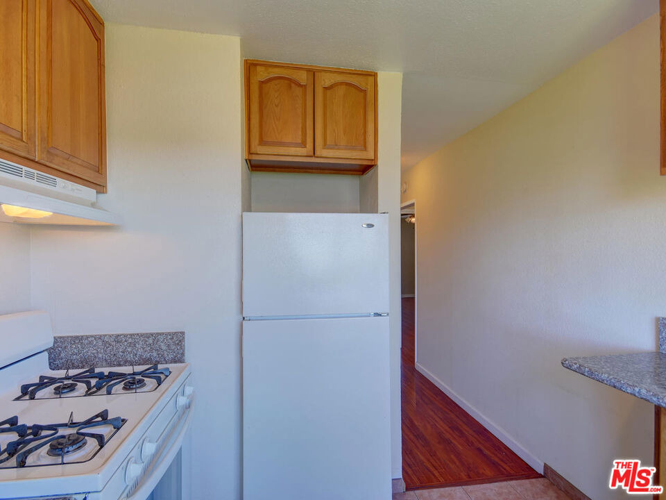 1540 N Fuller Avenue - Photo 6