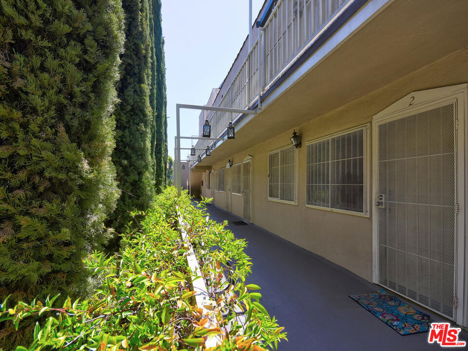 1540 N Fuller Avenue - Photo 1