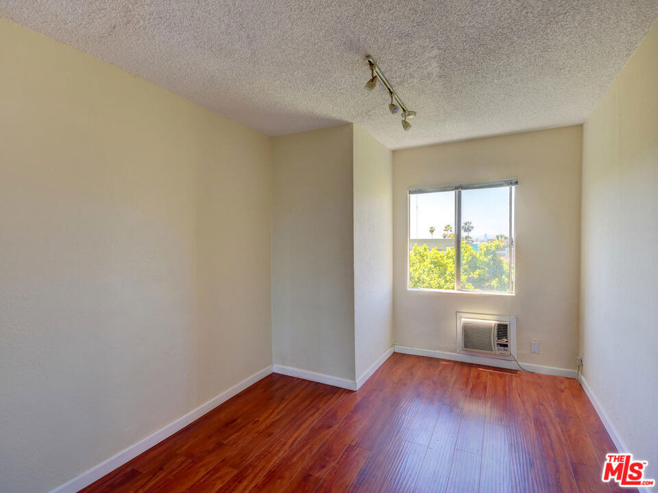 1540 N Fuller Avenue - Photo 7