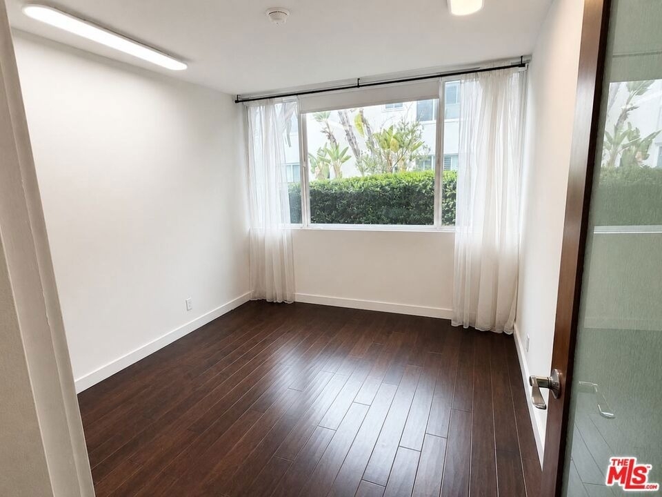 1525 N Hayworth Avenue - Photo 24