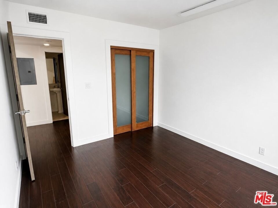 1525 N Hayworth Avenue - Photo 23
