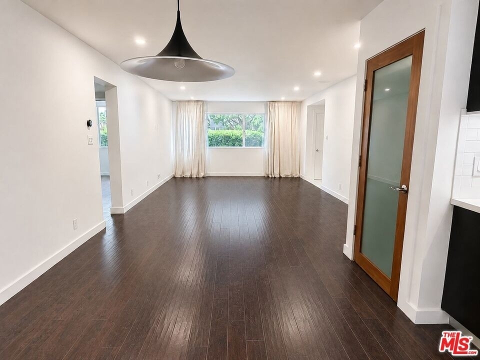 1525 N Hayworth Avenue - Photo 7