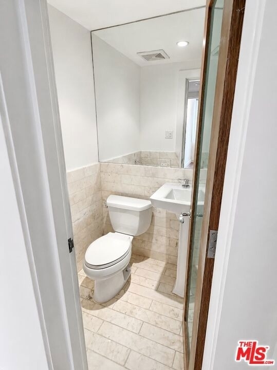 1525 N Hayworth Avenue - Photo 34