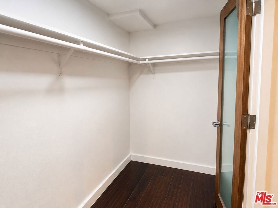 1525 N Hayworth Avenue - Photo 29