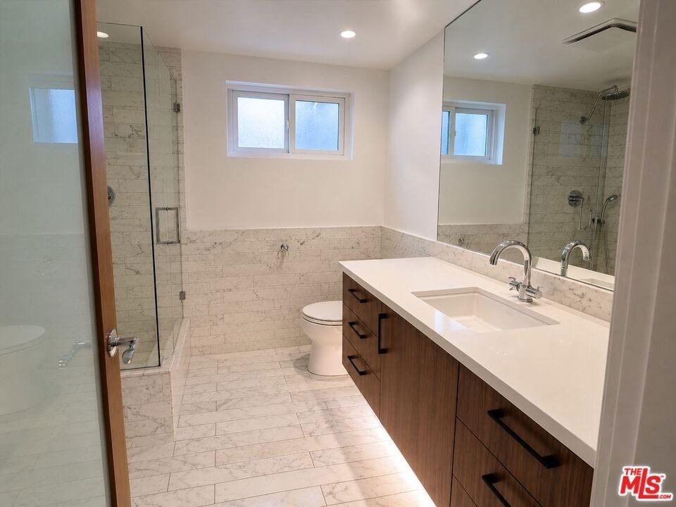 1525 N Hayworth Avenue - Photo 25
