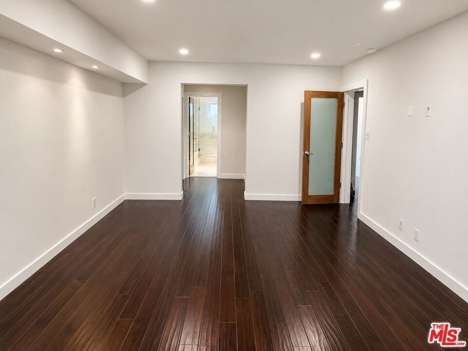1525 N Hayworth Avenue - Photo 21