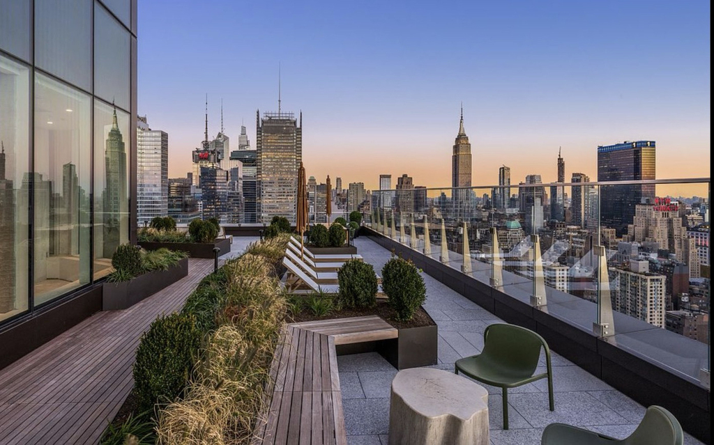 10th Avenue - Photo 7