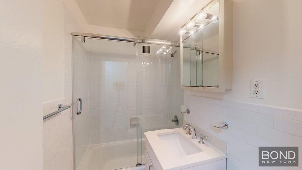 165 east 35th street  - Photo 3