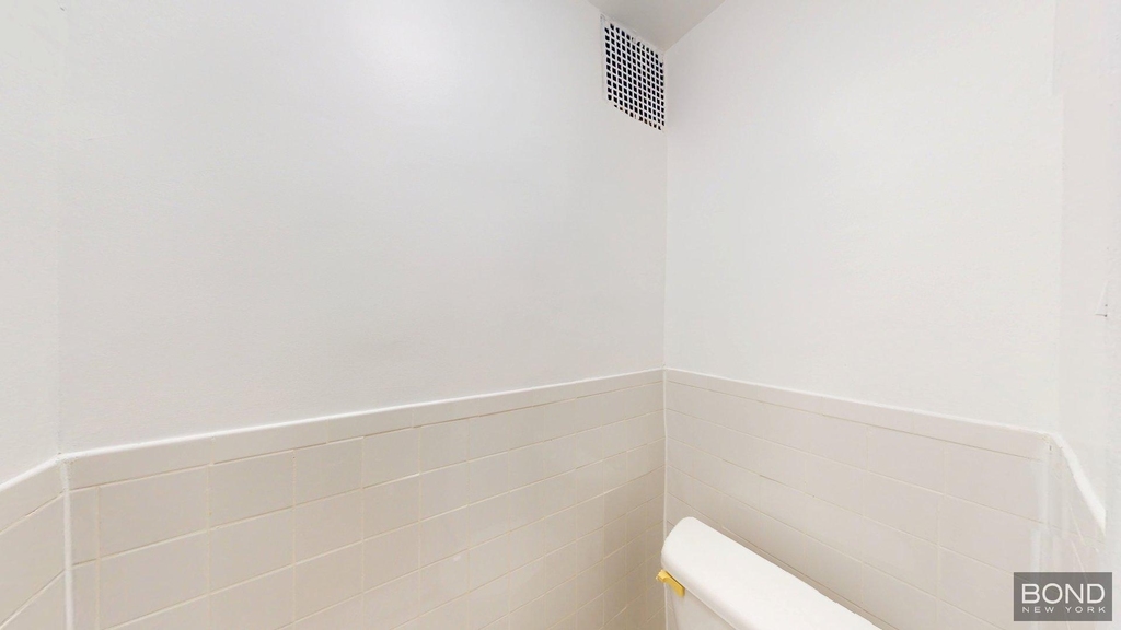 East 89th Street And 3rd Avenue (Address On Request) Apartment 15 - Photo 4