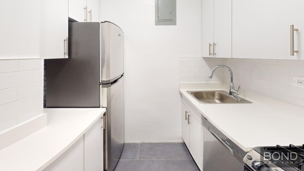 165 east 35th street  - Photo 2