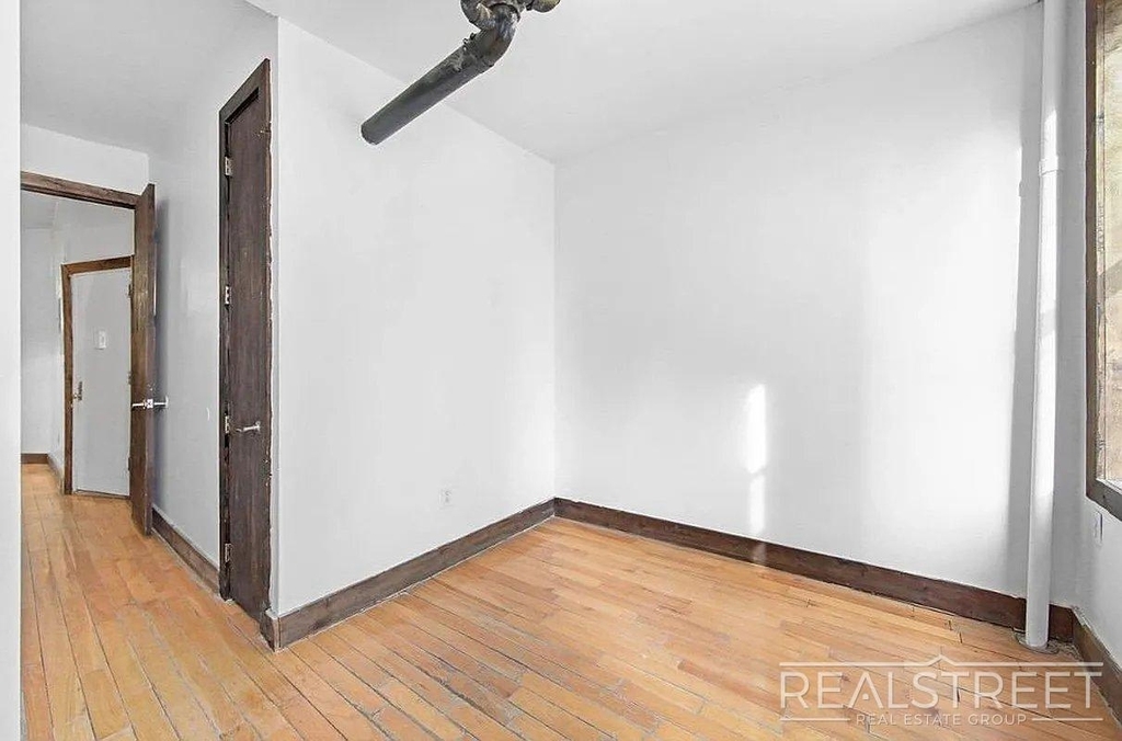 886 Flushing Ave - Photo 5