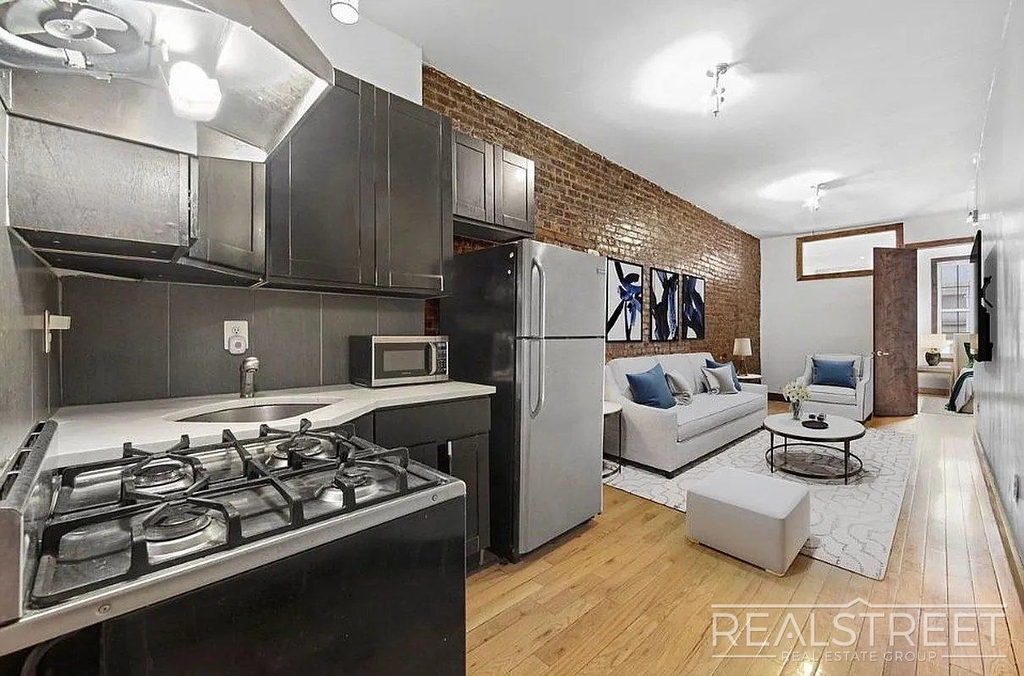 886 Flushing Ave - Photo 0