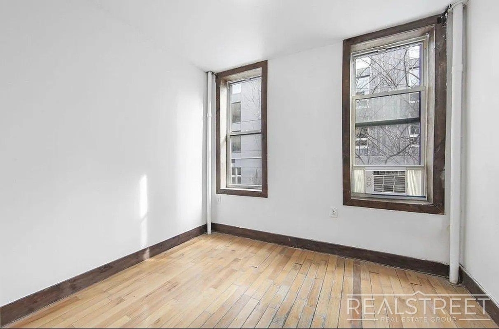 886 Flushing Ave - Photo 4
