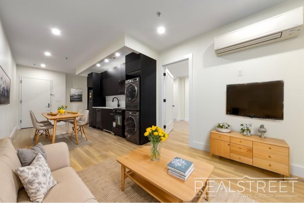 1406 Lincoln Pl - Photo 1