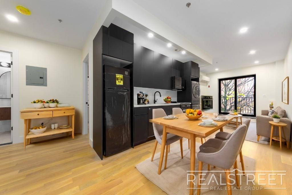 1406 Lincoln Pl - Photo 0