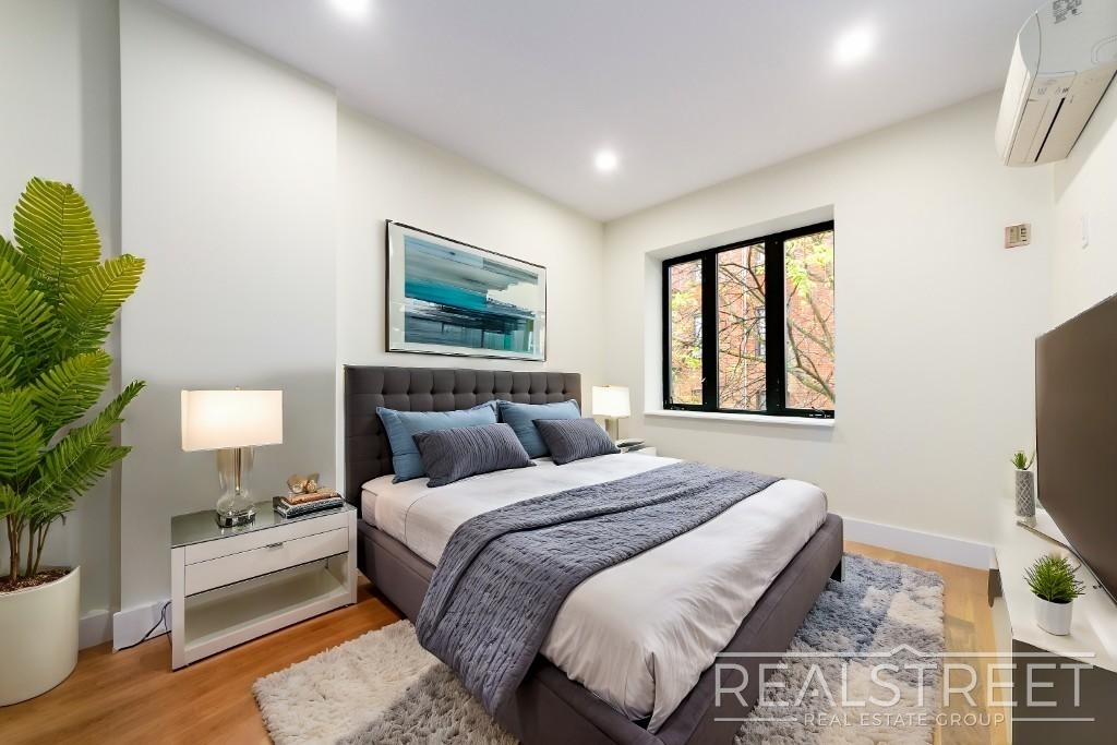 1406 Lincoln Pl - Photo 3