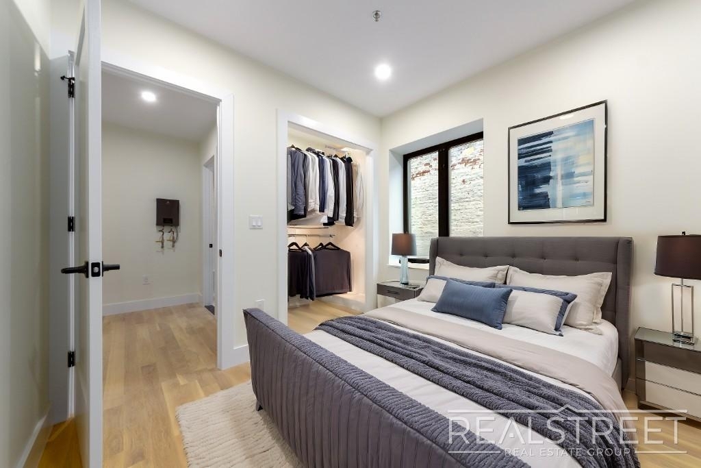 1406 Lincoln Pl - Photo 4