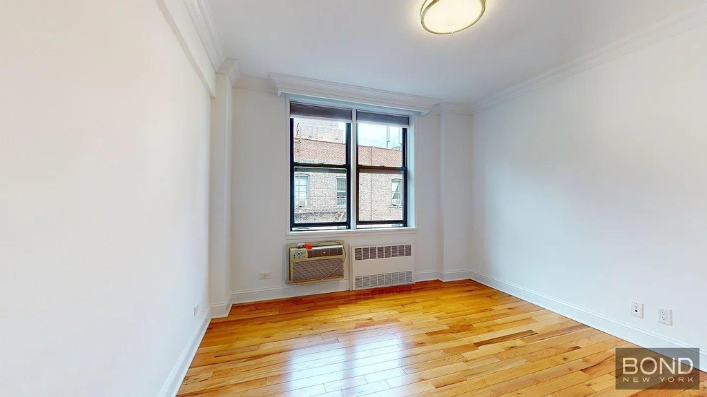 West 13th Street - Photo 7