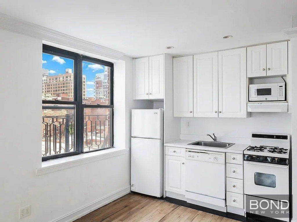 East 36th Street - Photo 1