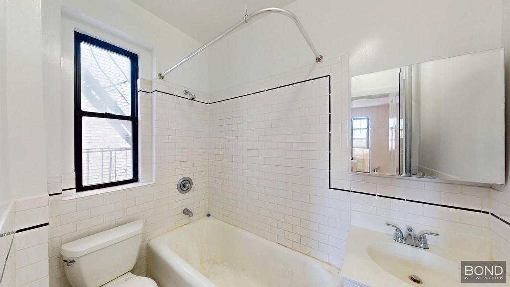 West 10th Street - Photo 3