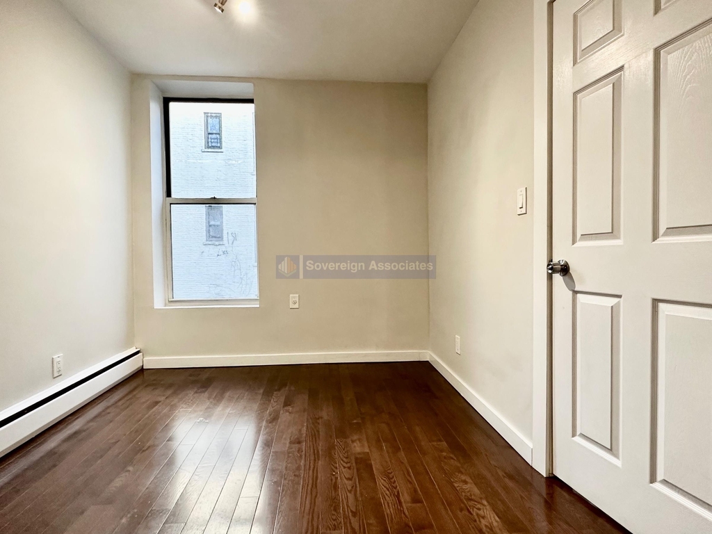386 Manhattan Avenue - Photo 4