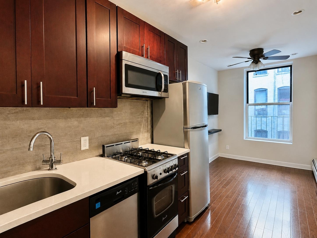 386 Manhattan Avenue - Photo 7