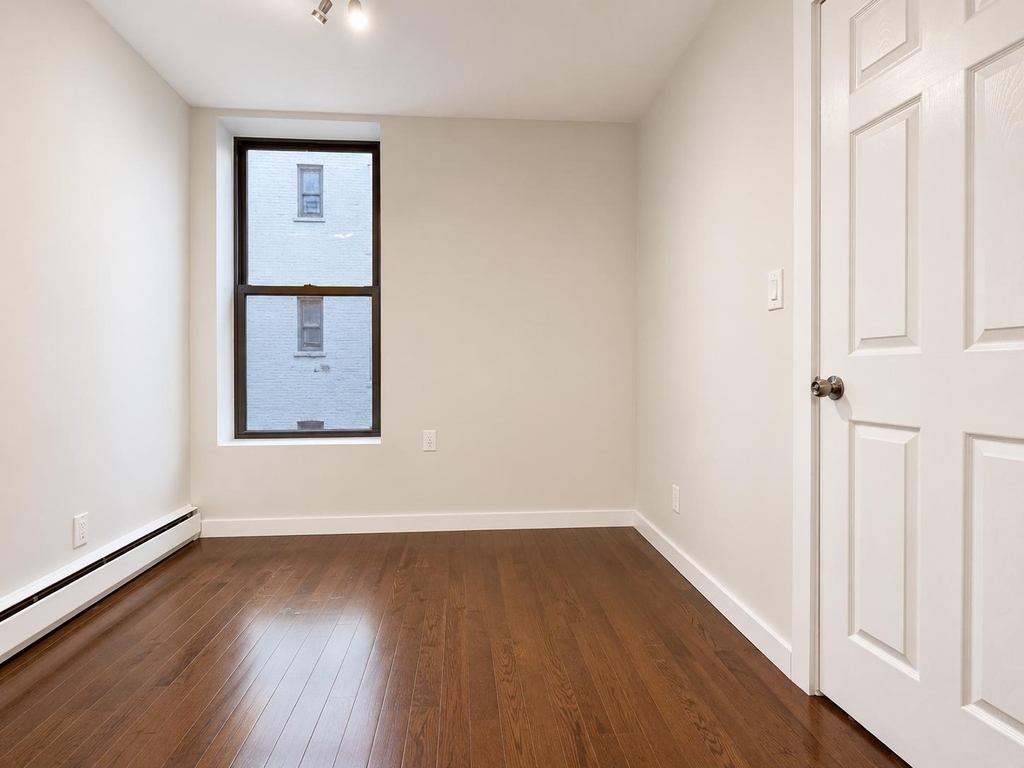 386 Manhattan Avenue - Photo 3