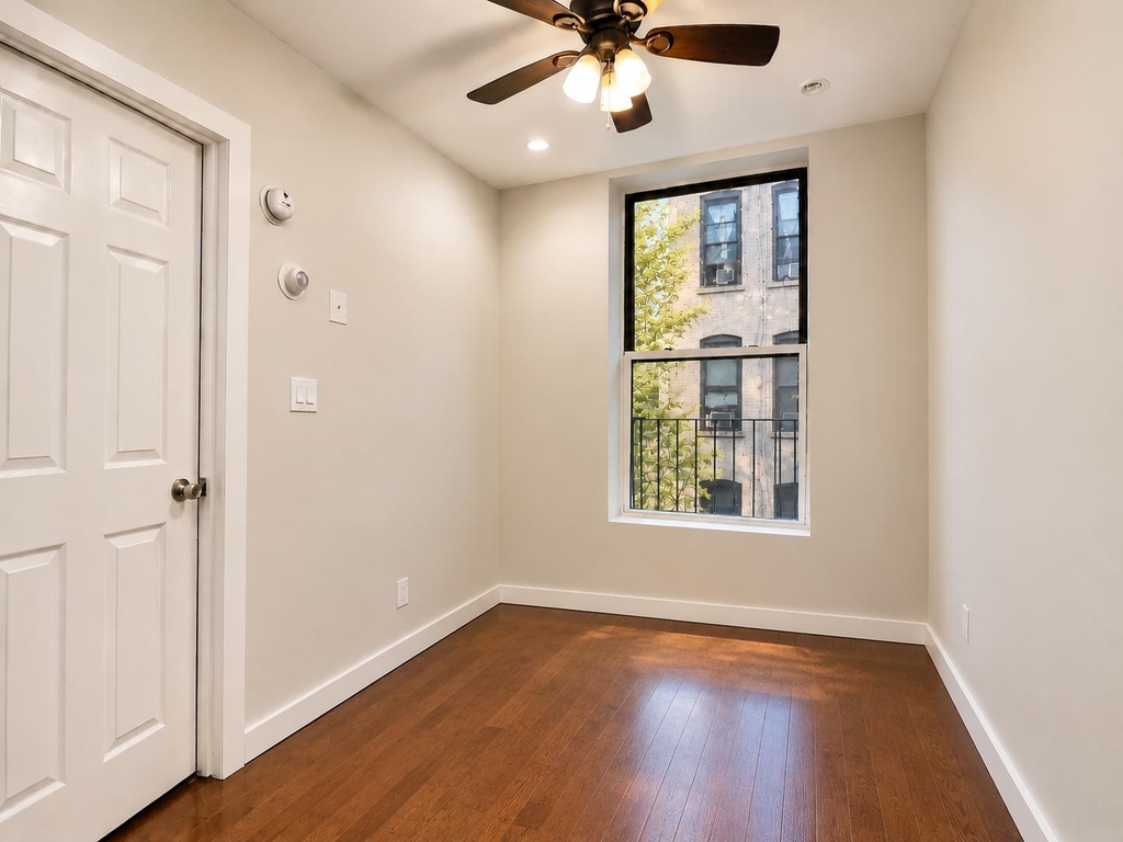 386 Manhattan Avenue - Photo 1