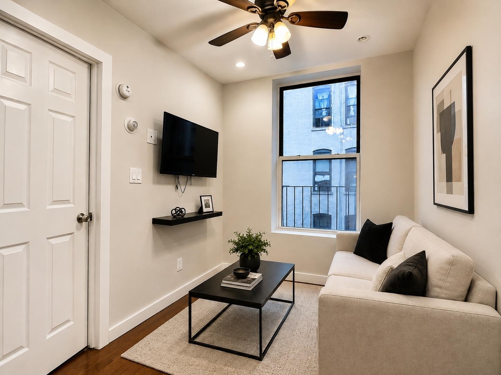 386 Manhattan Avenue - Photo 0