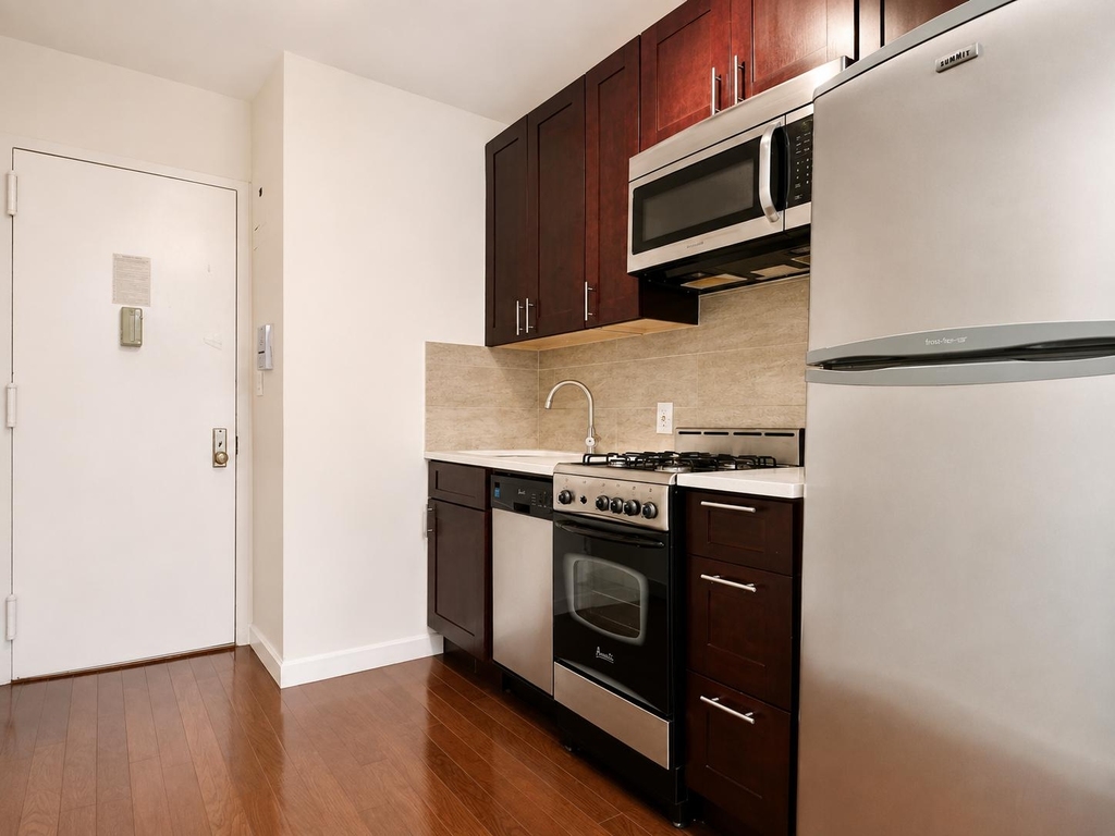 386 Manhattan Avenue - Photo 6