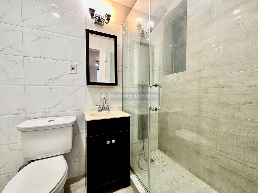 386 Manhattan Avenue - Photo 3