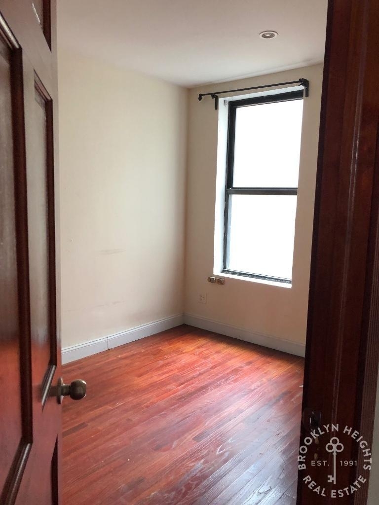 568 Pacific St. - Photo 4