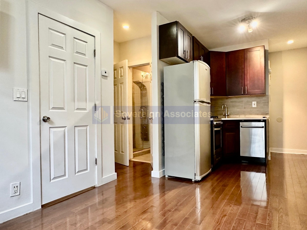 386 Manhattan Avenue - Photo 1