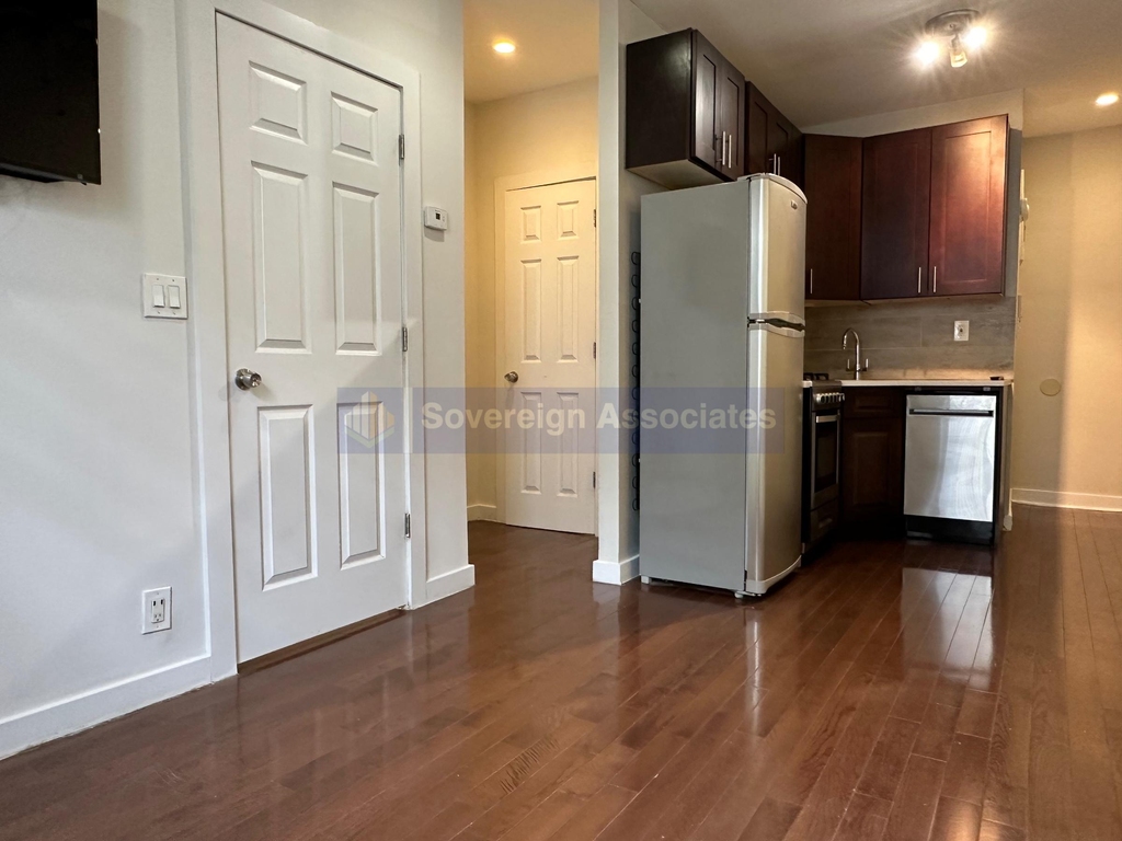 386 Manhattan Avenue - Photo 6