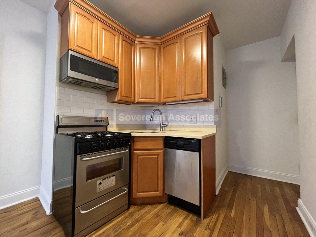 386 Manhattan Avenue - Photo 5