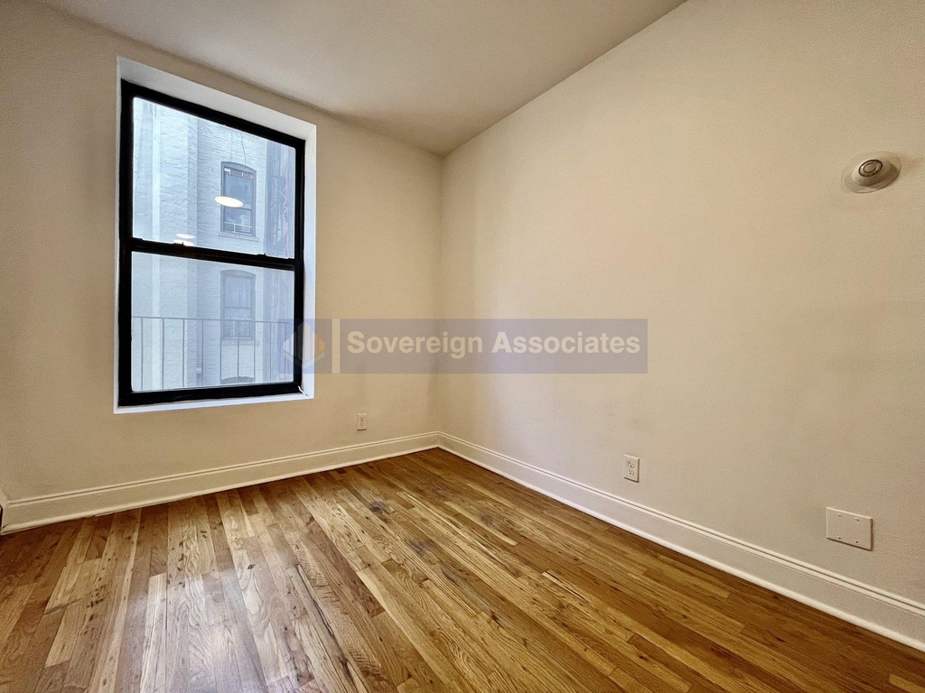 386 Manhattan Avenue - Photo 4