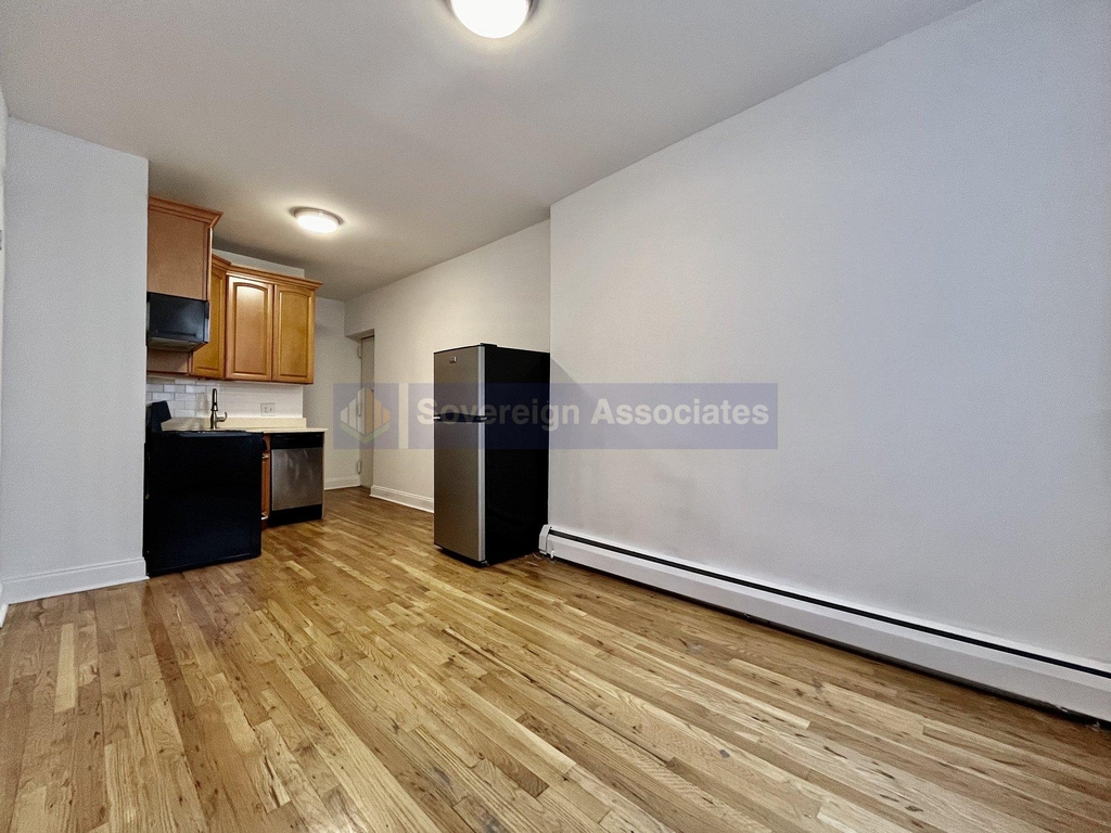386 Manhattan Avenue - Photo 0
