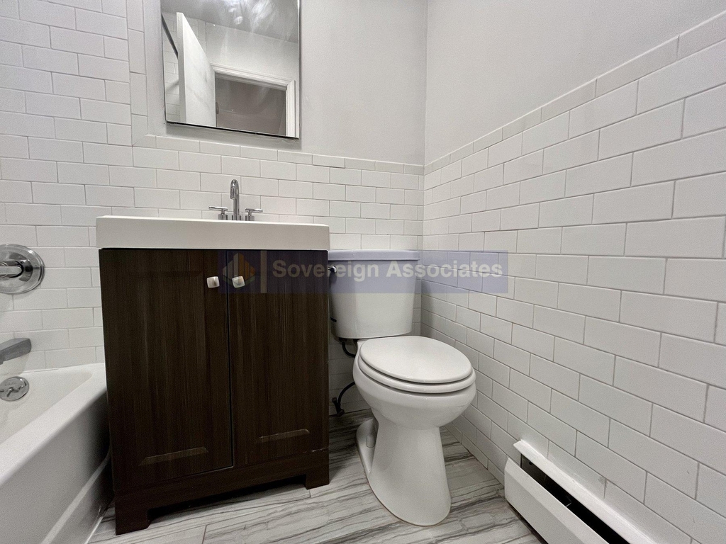386 Manhattan Avenue - Photo 3