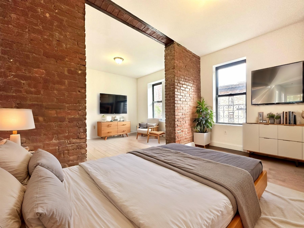 3139 Broadway - Photo 0