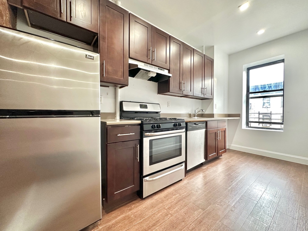 3139 Broadway - Photo 4