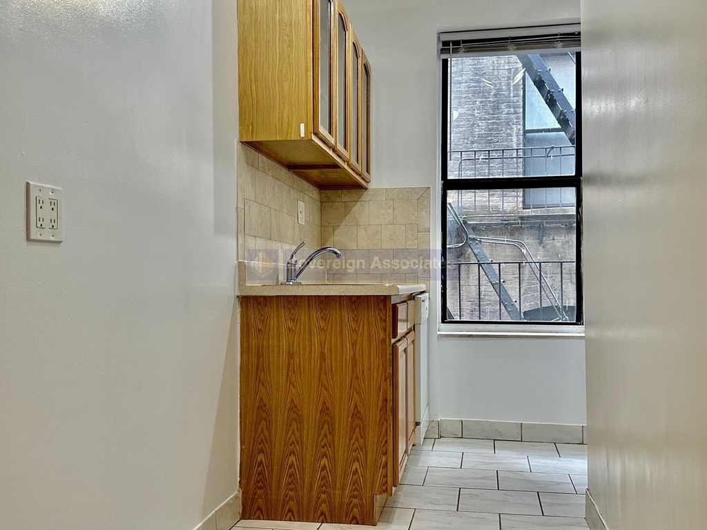 3133 Broadway - Photo 5